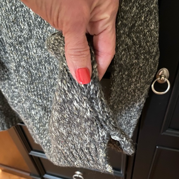 NEW PRICE‼️✨Charcoal grey marled knit Blu Pepper sweater, Size Small. ✨🖤 - Picture 3 of 6